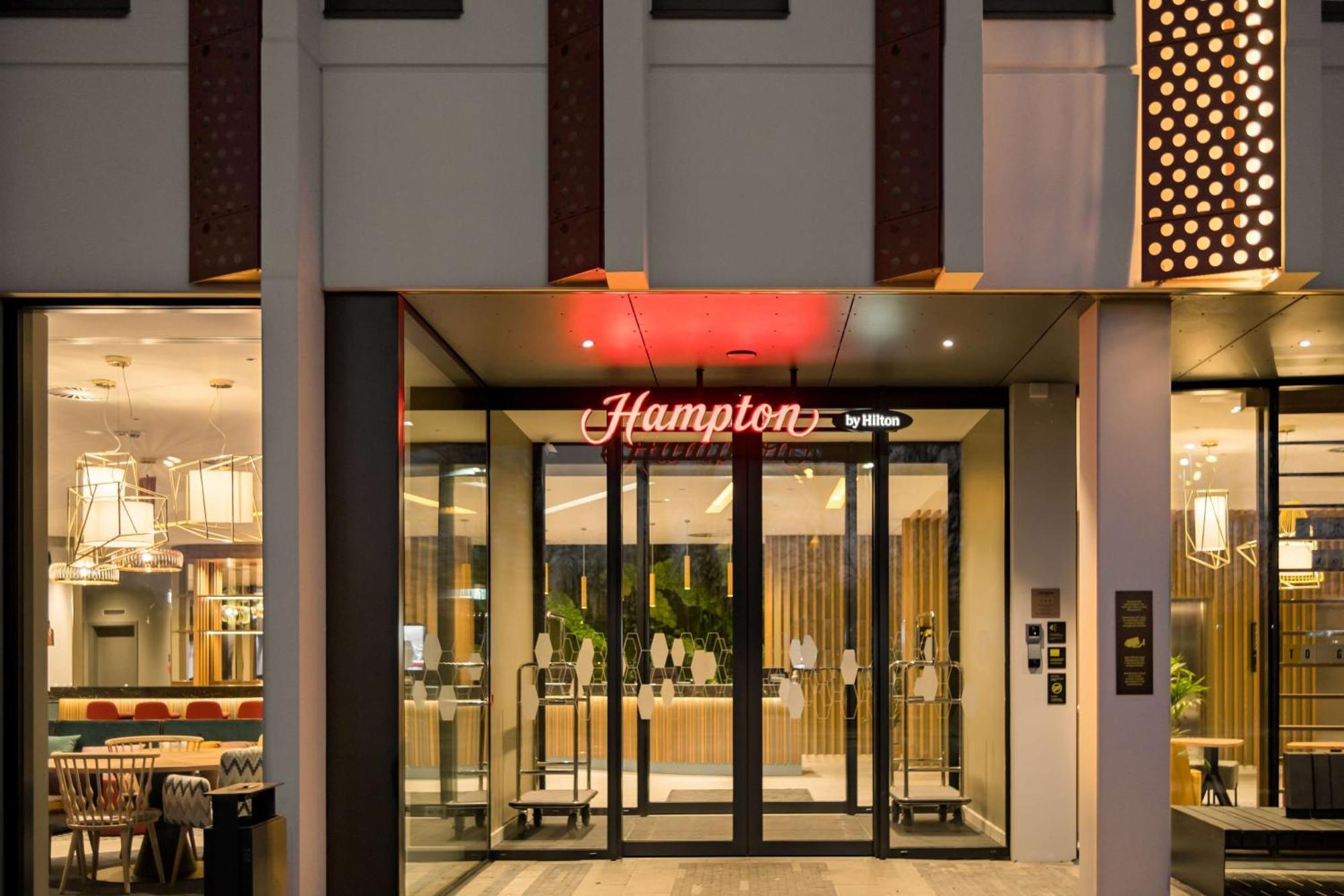 Hotel Hampton By Hilton Riga Airport Exterior foto