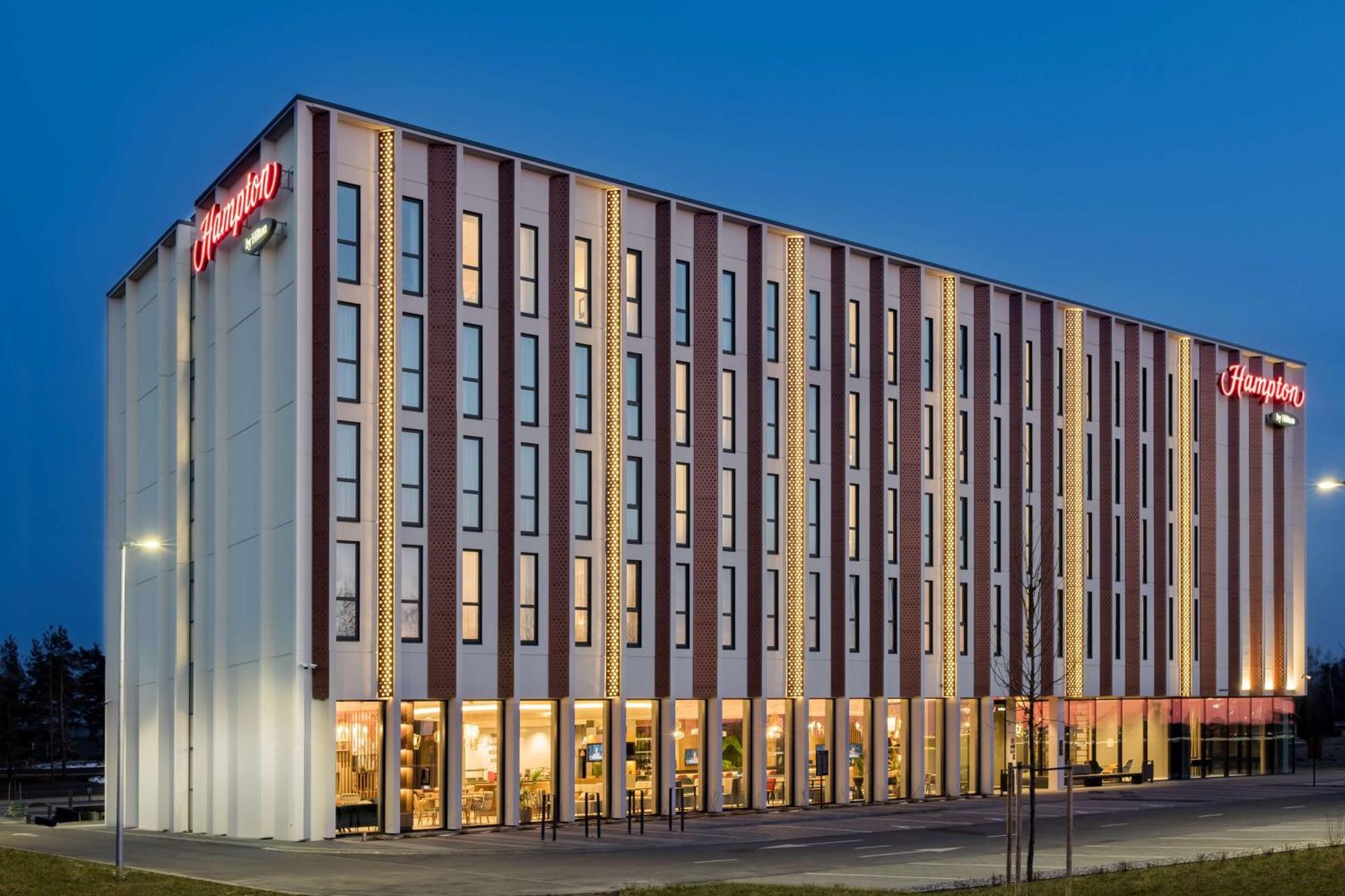 Hotel Hampton By Hilton Riga Airport Exterior foto